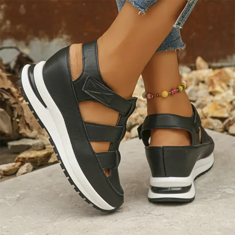 Elena | Sandalias con velcro y puntera cerrada