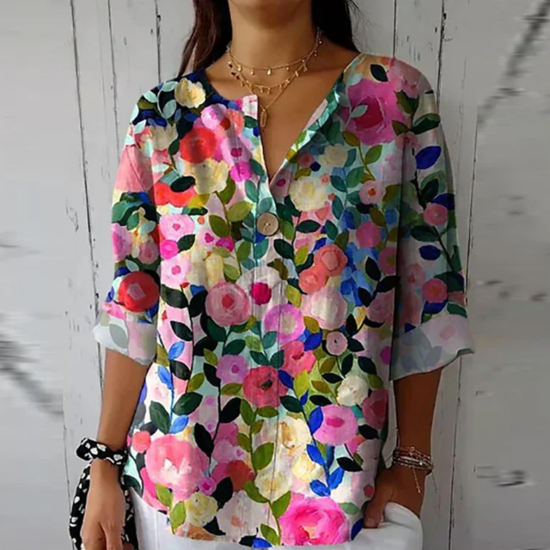 Lucía | Blusa estampada con escote en V