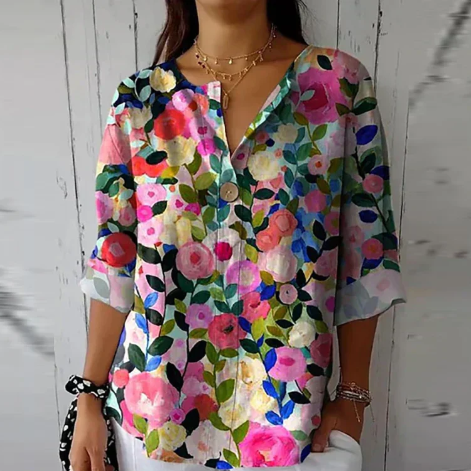 Lucía | Blusa estampada con escote en V