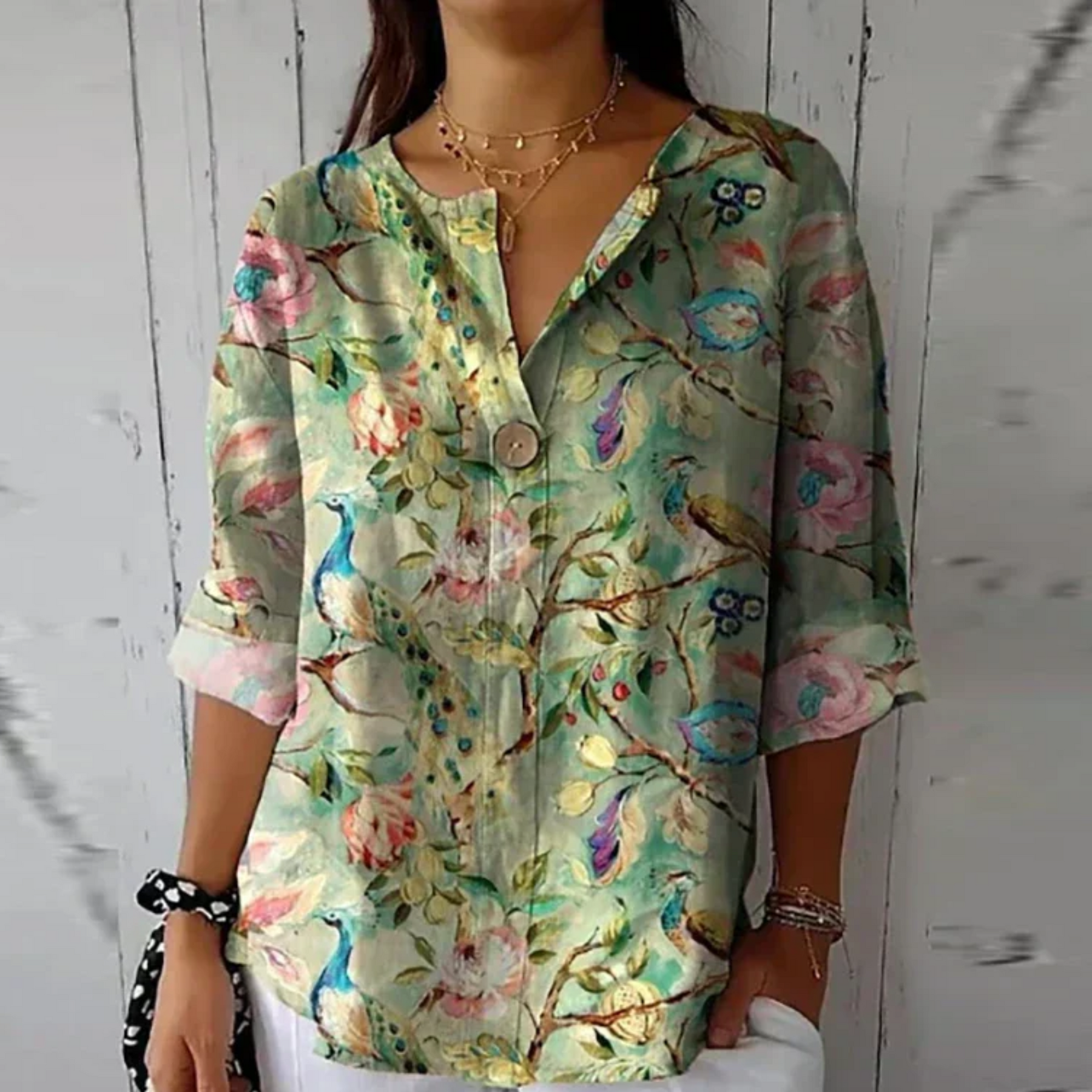 Lucía | Blusa estampada con escote en V