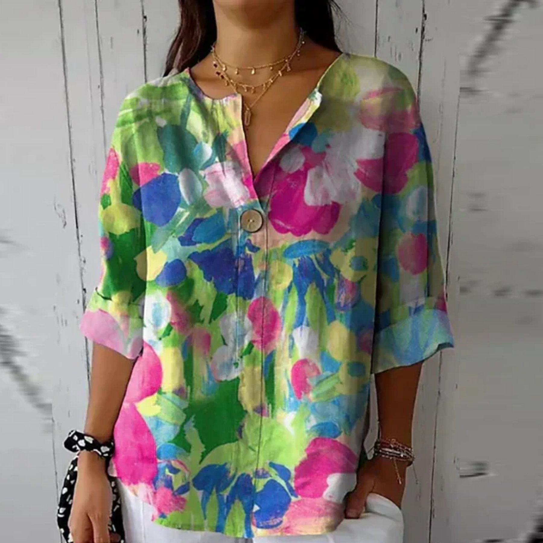 Lucía | Blusa estampada con escote en V