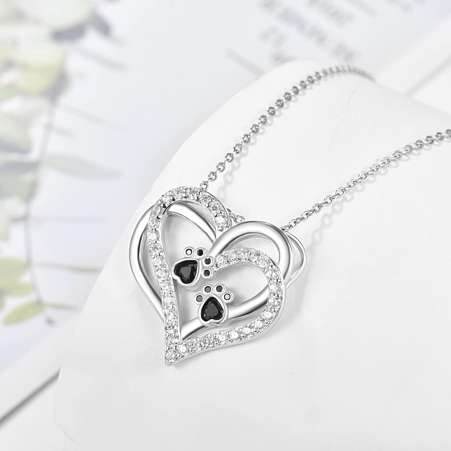 Collar con Corazón de Huella de Perro y Circonitas