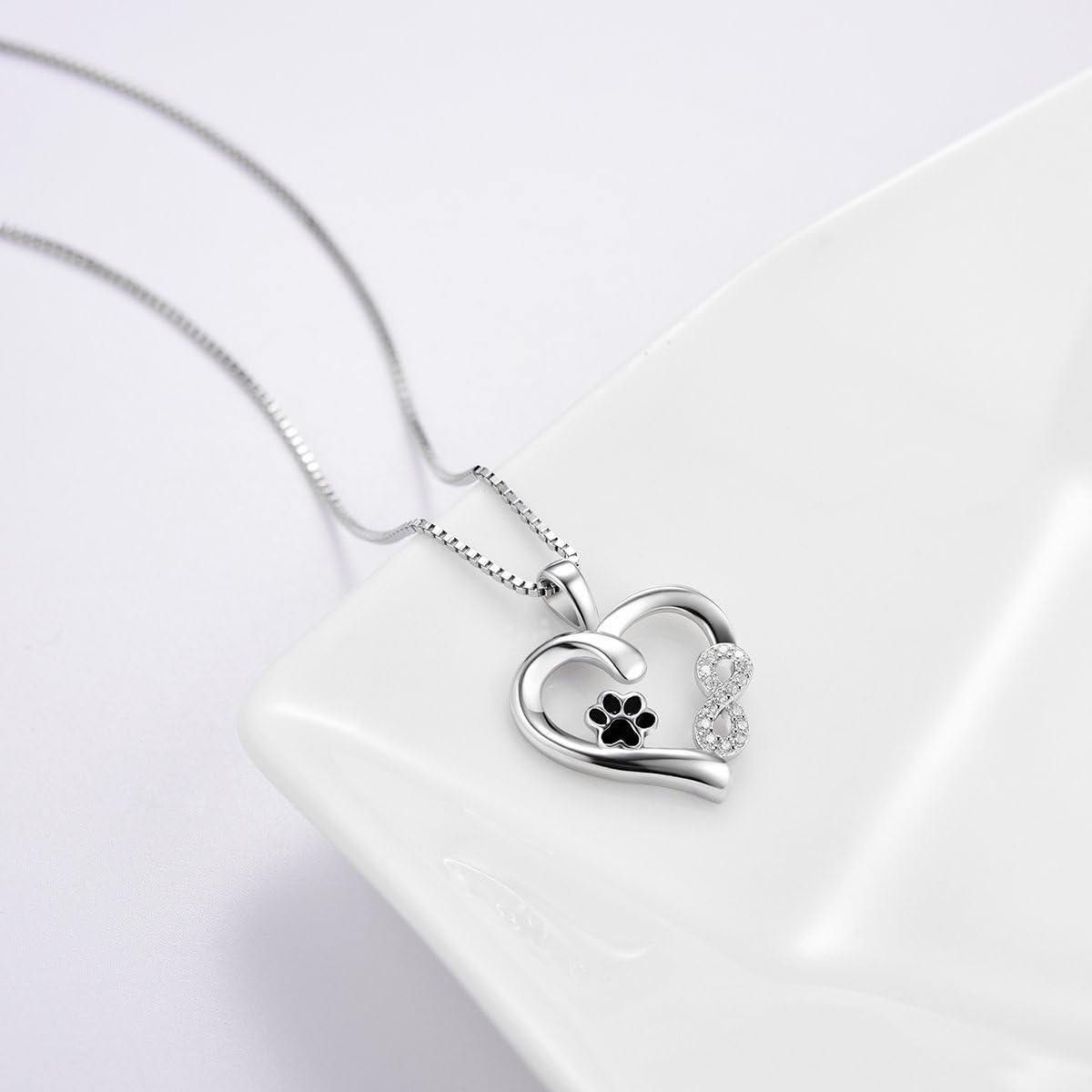 Collar de Patas y Corazón con Charm de Infinito