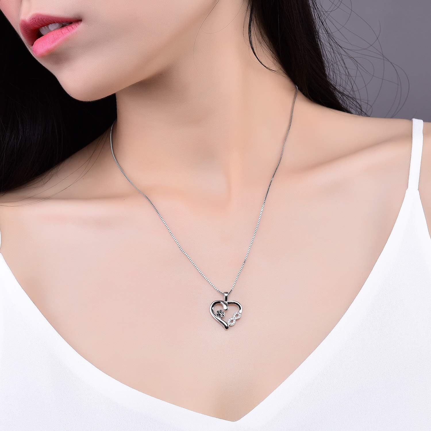 Collar de Patas y Corazón con Charm de Infinito