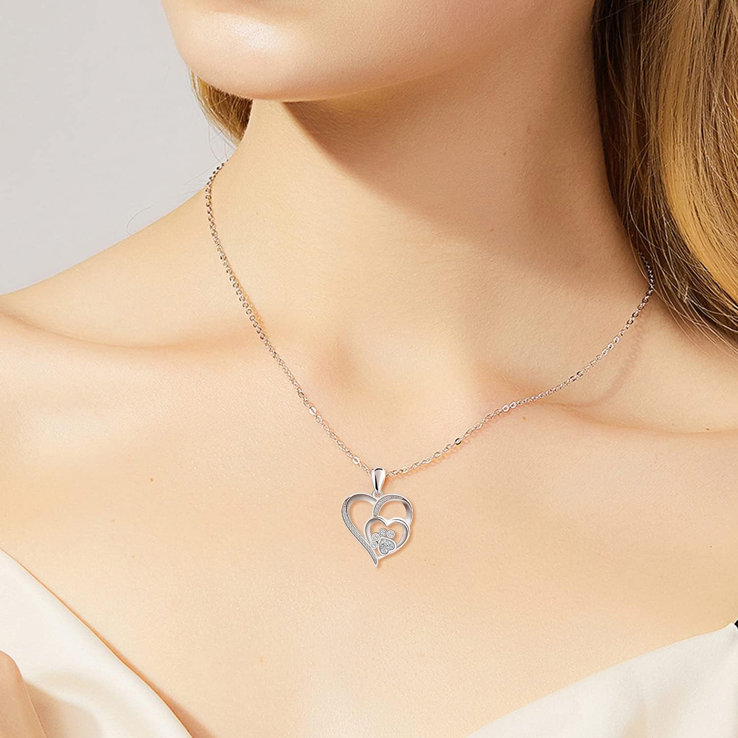 Collar de Plata Esterlina con Huella y Corazón con Circonitas