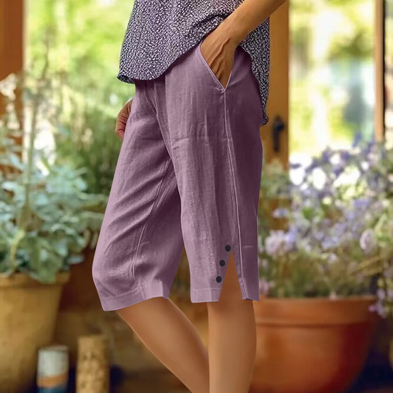Pantalón capri de mujer liso con bolsillos laterales