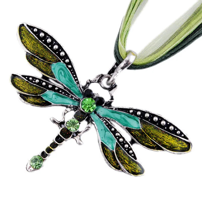 Collar con Colgante de Libélula de Cristal