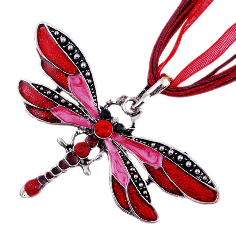 Collar con Colgante de Libélula de Cristal