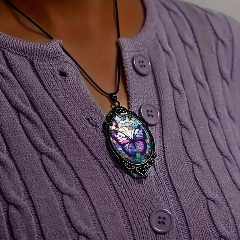 Collar con Colgante de Mariposa y Cristal Púrpura