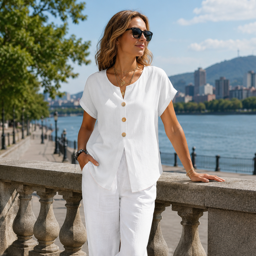 Valentina | Camiseta mujer escote en V con botones decorativos