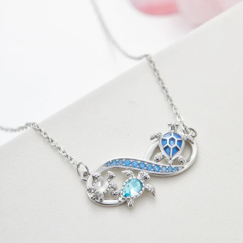 Collar de Tortuga Infinita con Cristales Brillantes