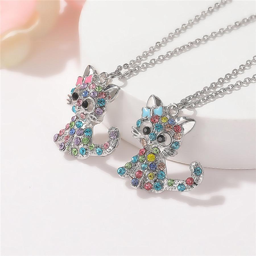 Collar de Gatitos Bebés de Plata y Circonitas de Colores
