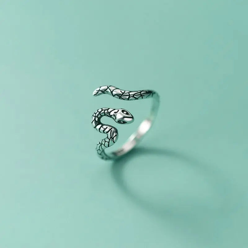 Anillo de Serpiente de Plata Esterlina