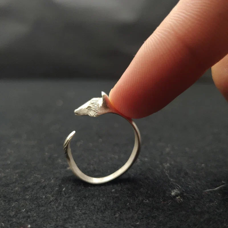 Anillo de Zorro Plateado para Mujeres