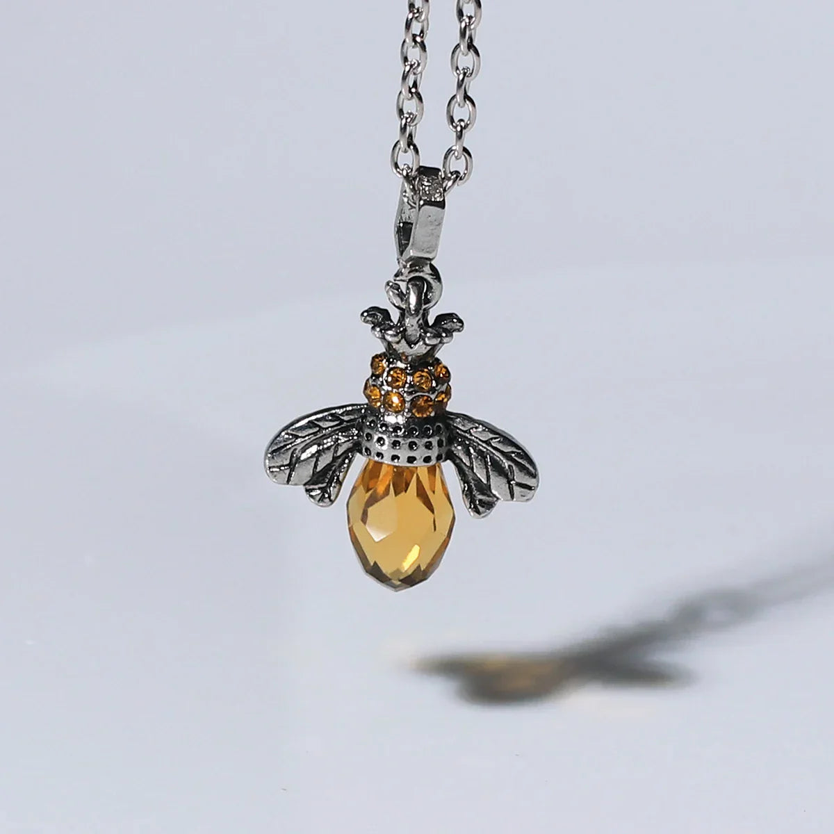 Collar y Aretes Vintage de Abeja