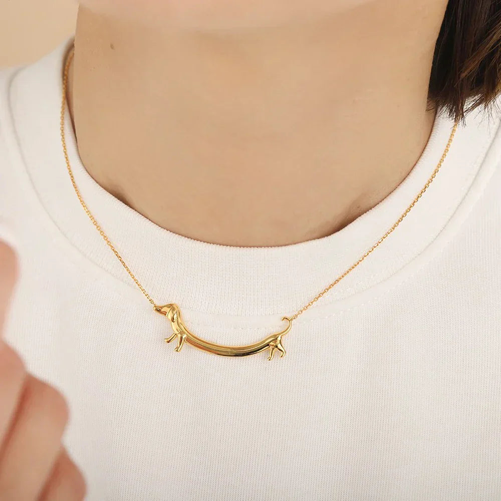 Collar de Dachshund en Tono Dorado