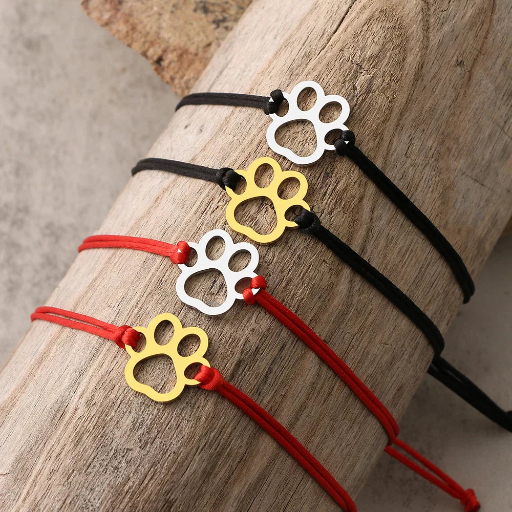 Pulsera de Cuerda con Huella de Patita – Diseño Ajustable en Negro y Rojo