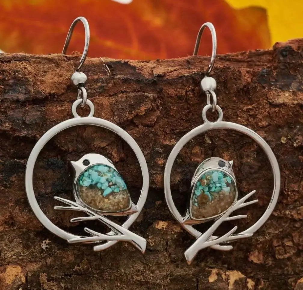 Pendientes Vintage de Pájaro en Rama – Símbolo de Libertad y Serenidad