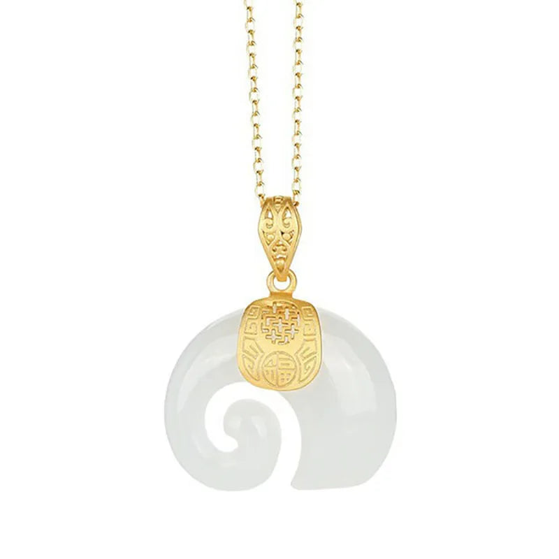 Collar con Colgante de Elefante de Jade Hetian – Cadena Baño de Oro de 18K para Mujeres