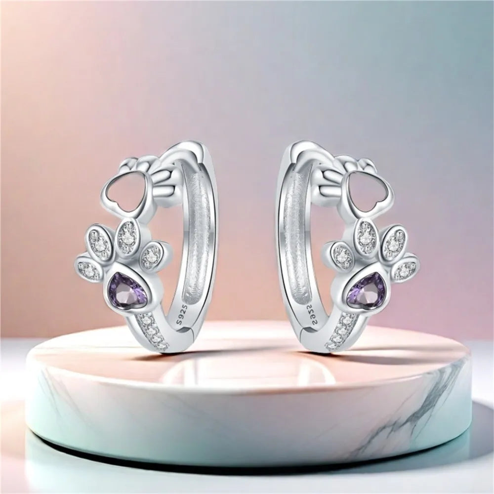 Pendientes Paw Huggie en Plata de Ley 925 – Con Zirconia y Gemas en Forma de Corazón