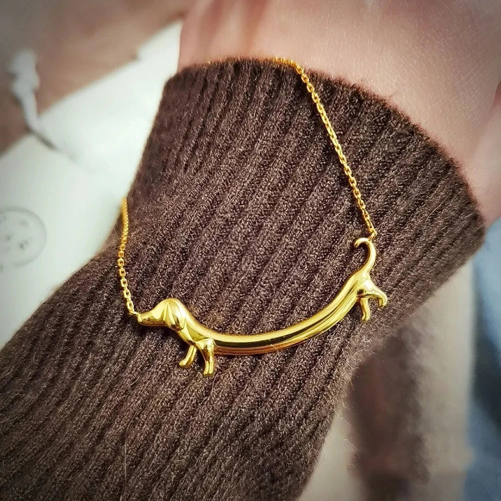Collar de Dachshund en Tono Dorado