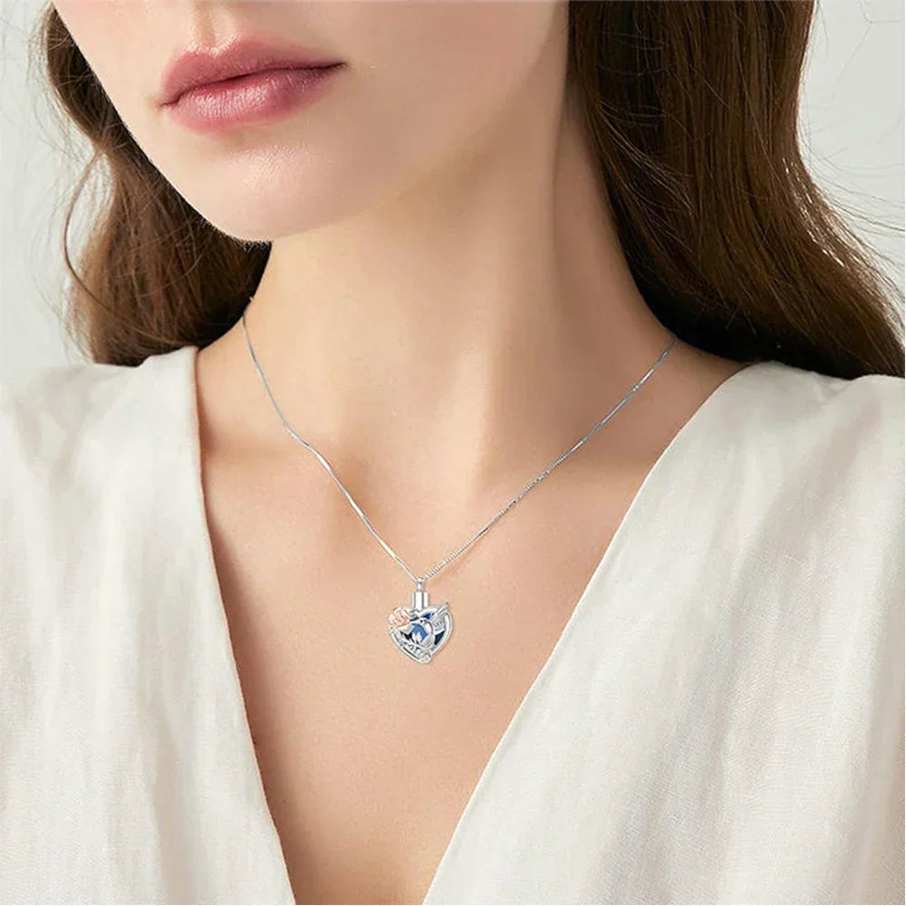Collar de Urna con Corazón de Colibrí