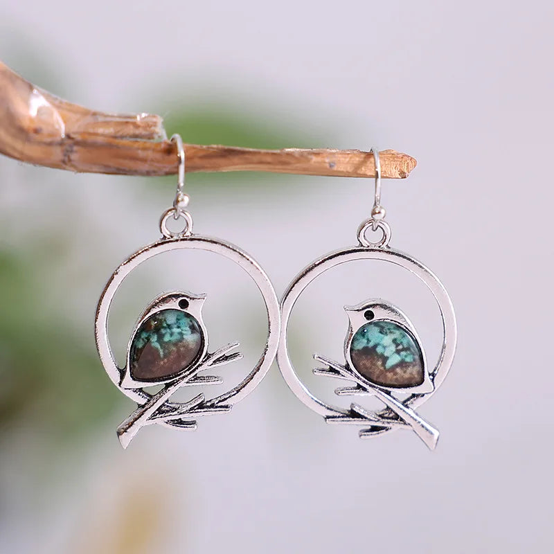 Pendientes Vintage de Pájaro en Rama – Símbolo de Libertad y Serenidad
