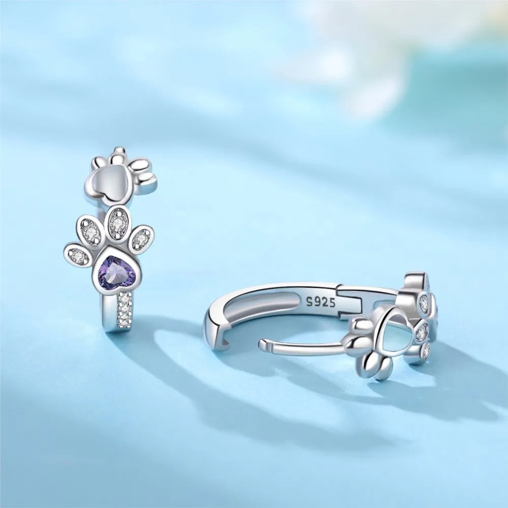 Pendientes Paw Huggie en Plata de Ley 925 – Con Zirconia y Gemas en Forma de Corazón