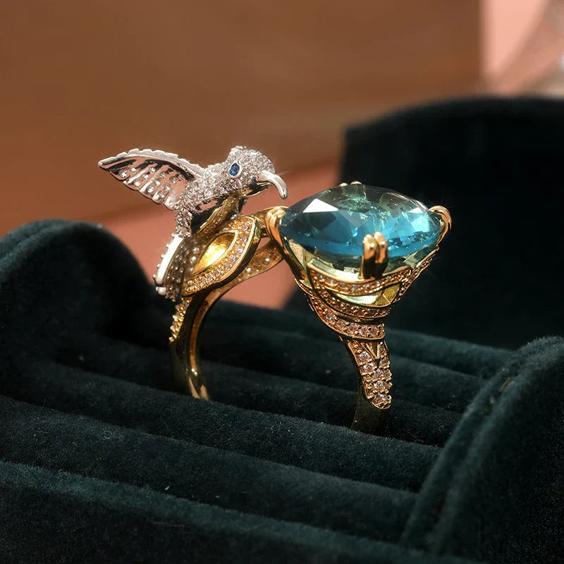 Anillo Ajustable de Colibrí Color Aguamarina – Baño de Oro de 14K