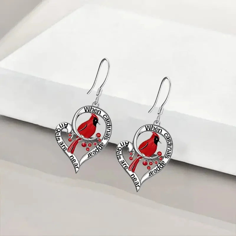 Pendientes Conmemorativos de Cardenales – “Cuando Aparecen los Cardenales, los Ángeles Están Cerca” Diseño de Corazón