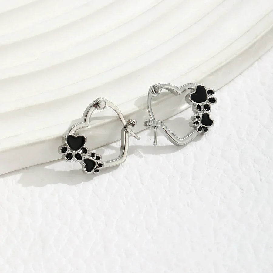 Pendientes Huggie con Huella de Corazón y Esmalte Negro