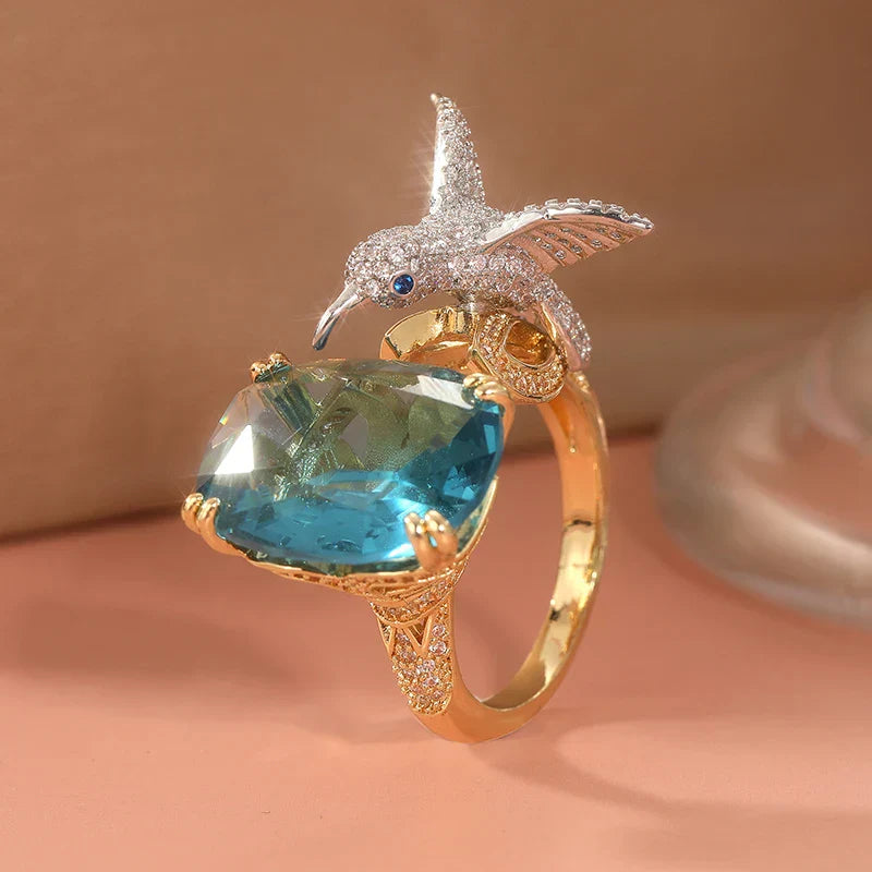Anillo Ajustable de Colibrí Color Aguamarina – Baño de Oro de 14K