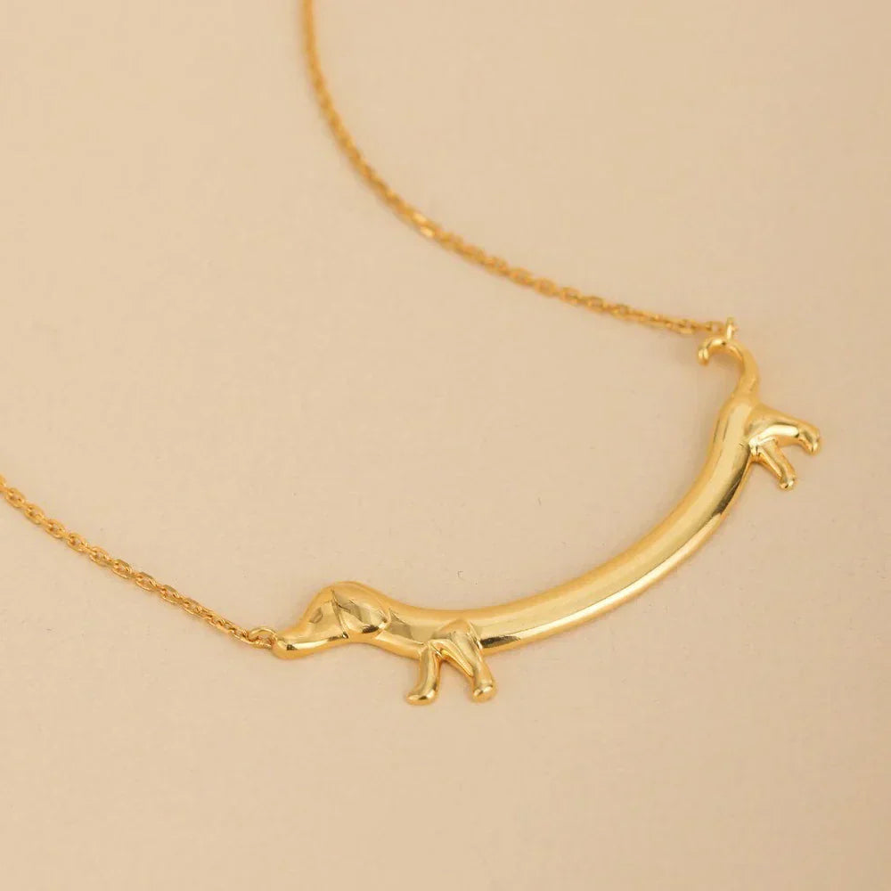 Collar de Dachshund en Tono Dorado