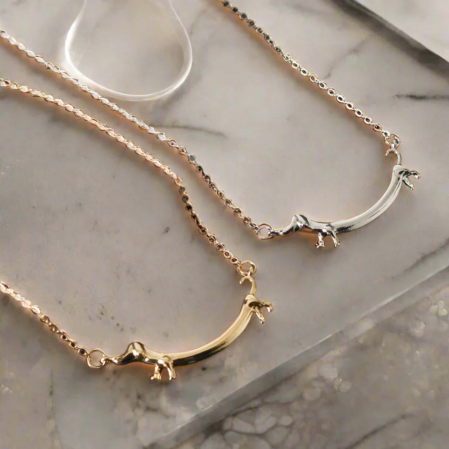 Collar de Dachshund en Tono Dorado