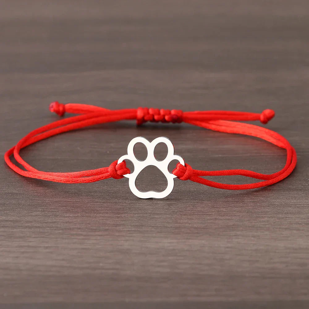 Pulsera de Cuerda con Huella de Patita – Diseño Ajustable en Negro y Rojo