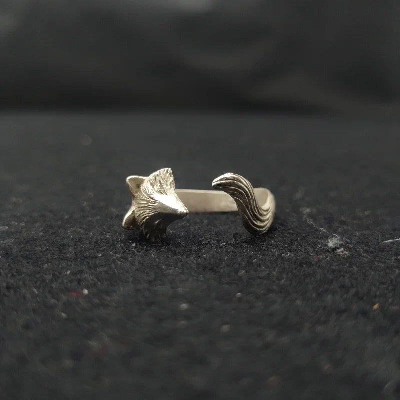 Anillo de Zorro Plateado para Mujeres