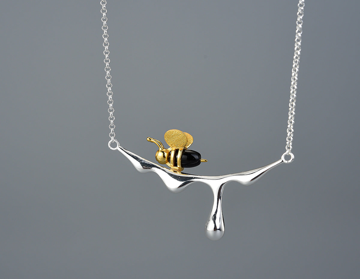 Collar de Miel Goteante y Abeja