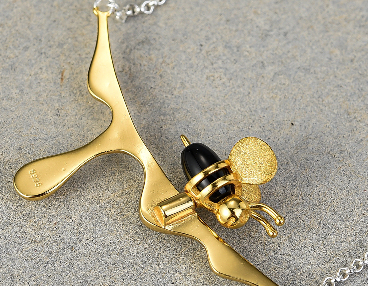 Collar de Miel Goteante y Abeja