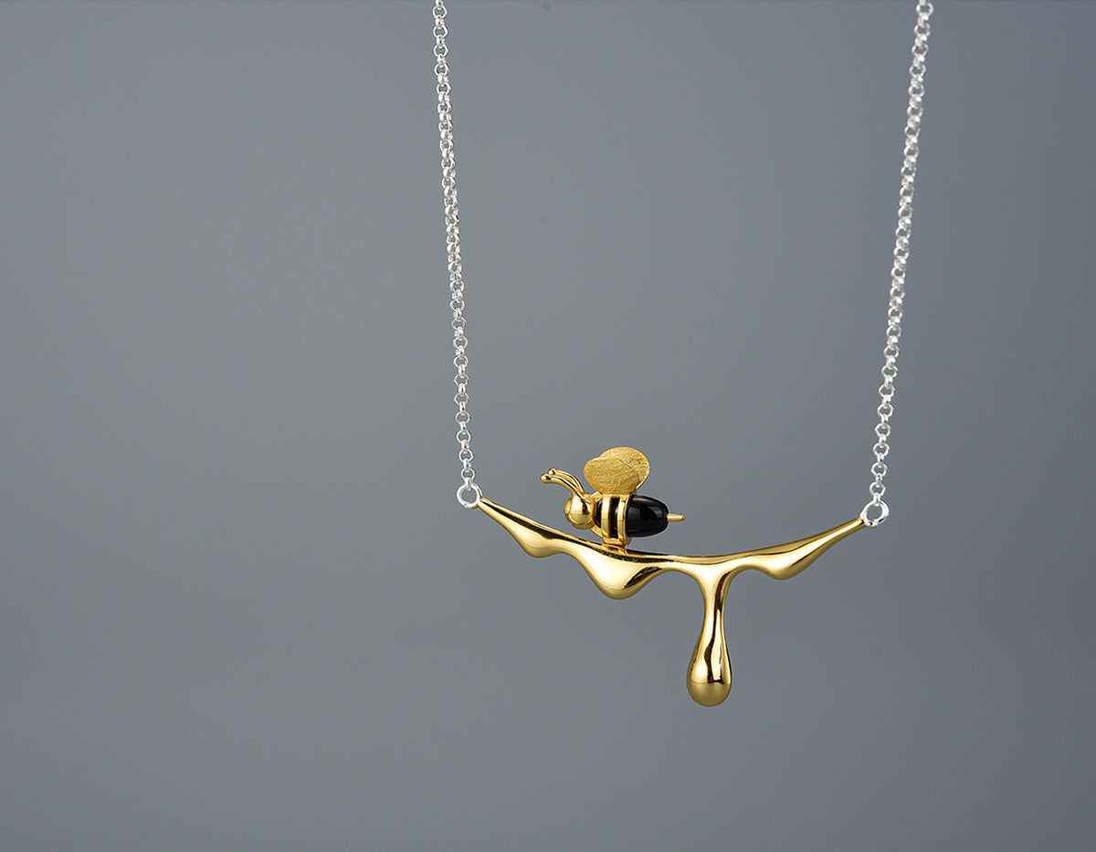Collar de Miel Goteante y Abeja
