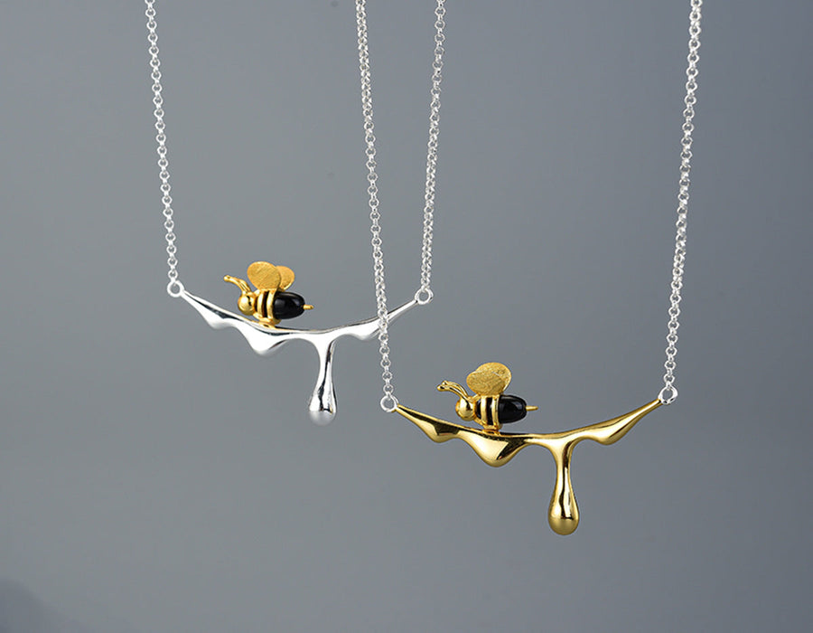 Collar de Miel Goteante y Abeja