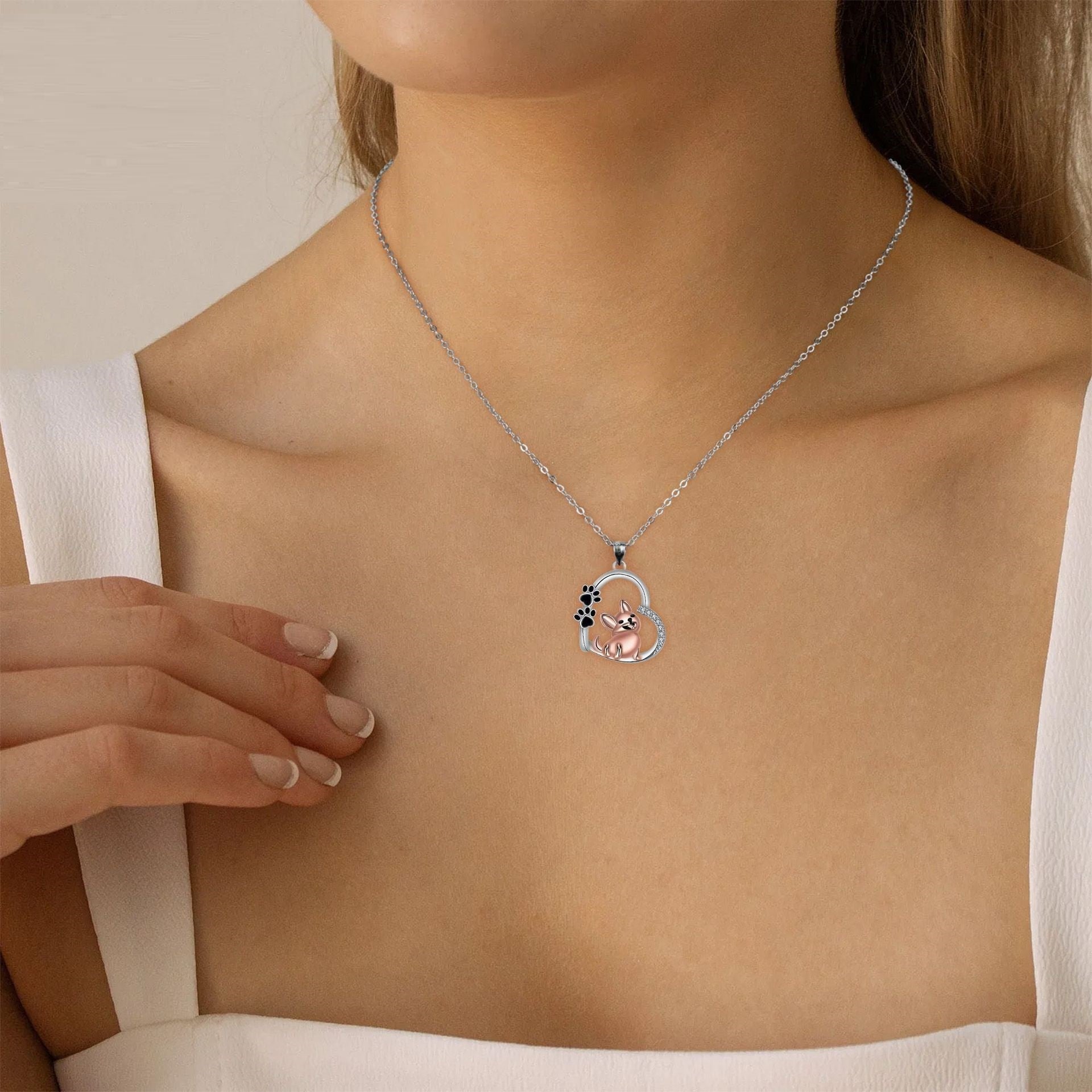 Collar con Colgante de Perro en Forma de Corazón