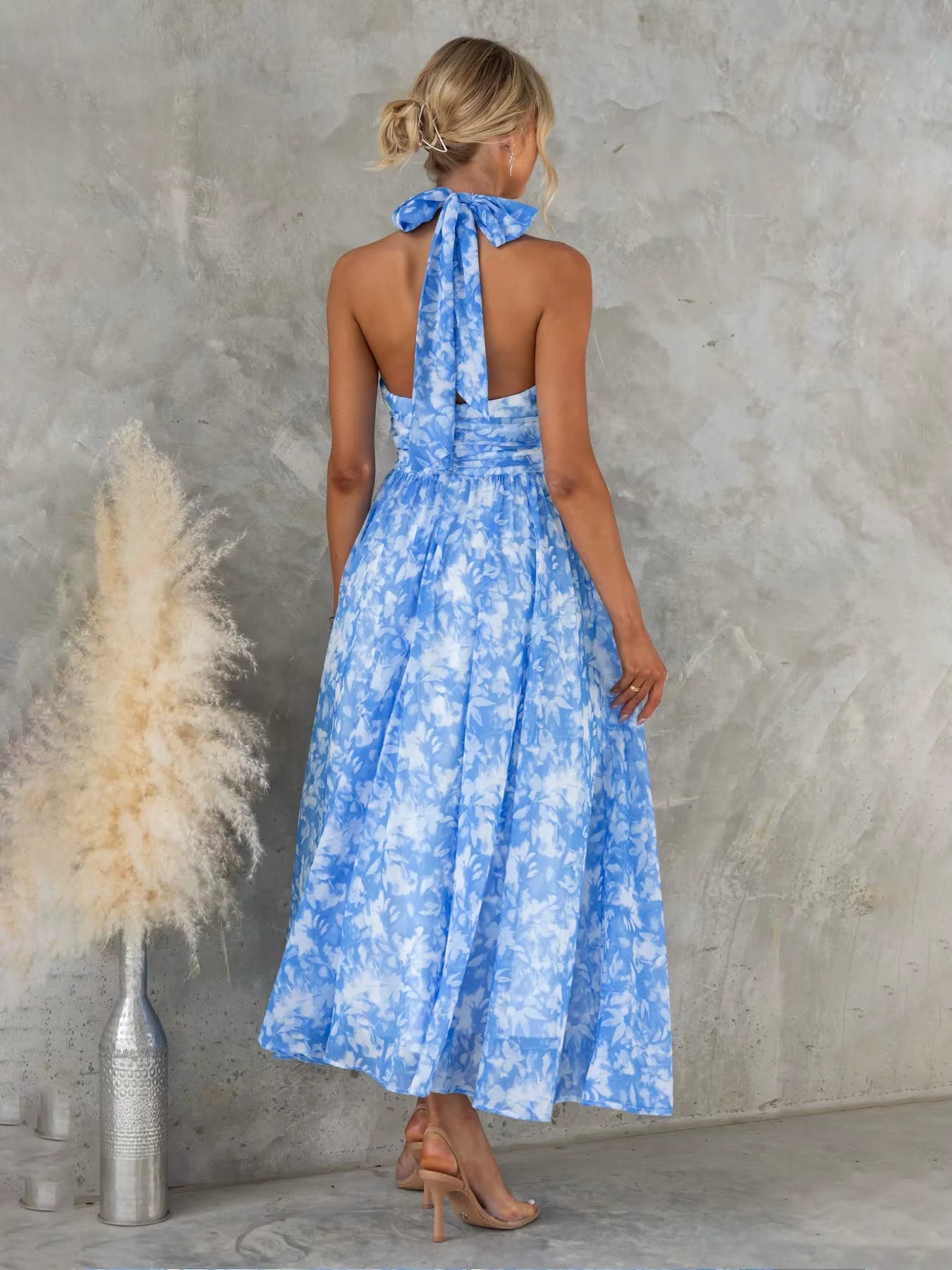 Esther | Vestido de Cuello Halter con Estampado de Acuarela