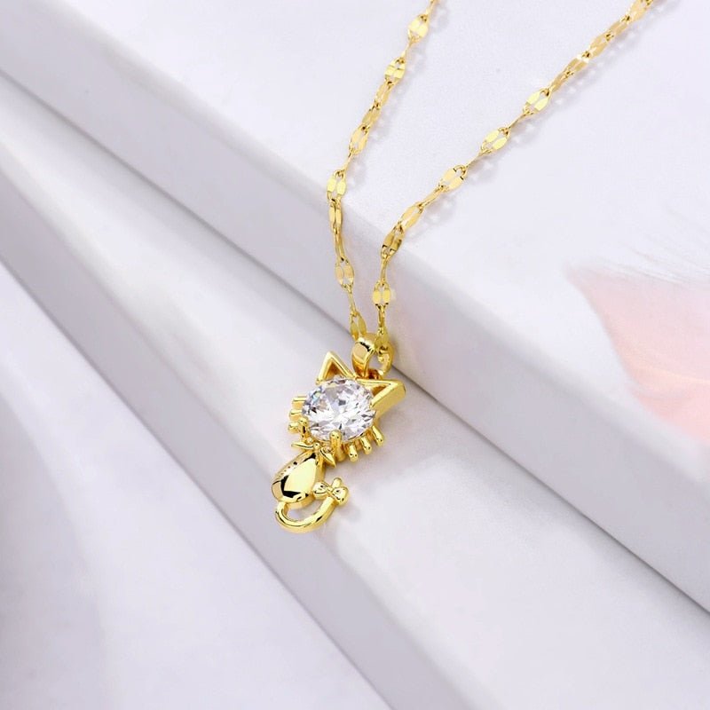 Collar de gato chapado en oro con zirconia
