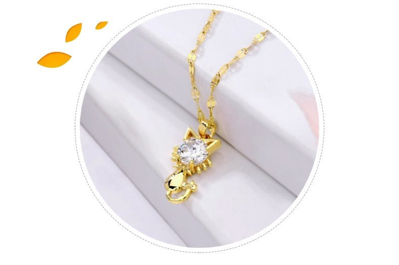 Collar de gato chapado en oro con zirconia
