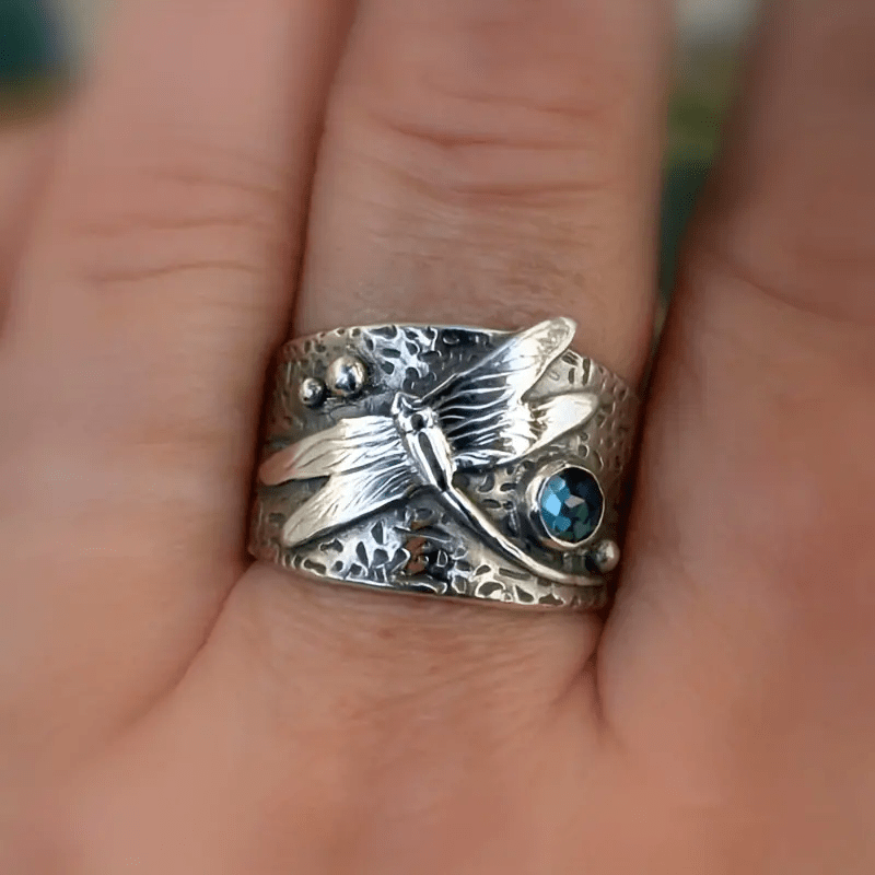 Anillo de Plata con Libélula de Cristal Azul Vintage