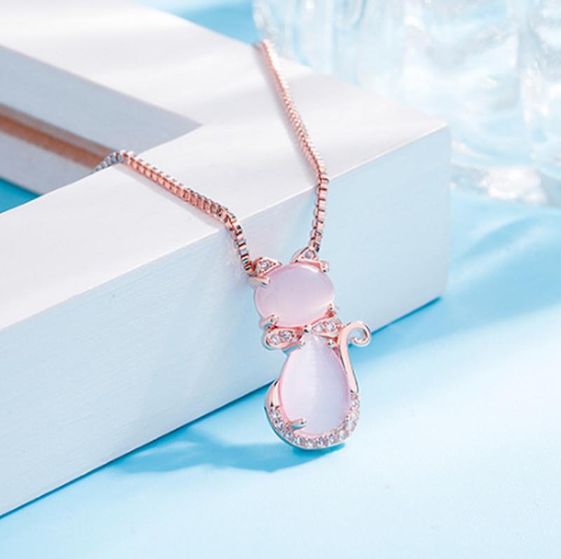 Collar de gato encantador con piedra rosa y zirconia