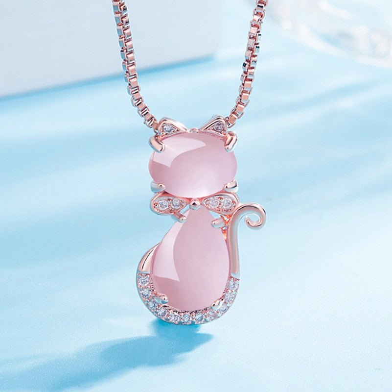 Collar de gato encantador con piedra rosa y zirconia