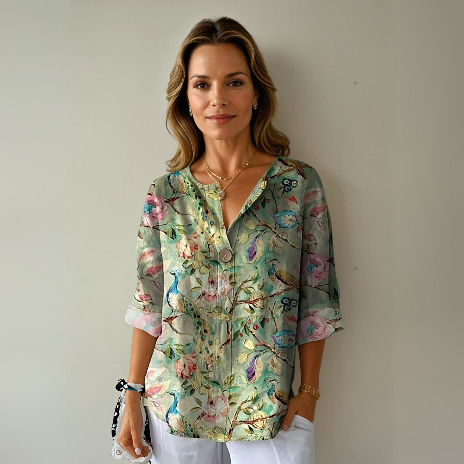Lucía | Blusa estampada con escote en V